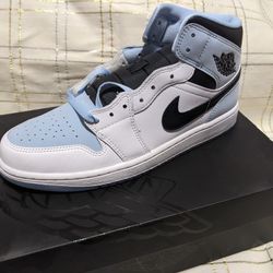 Jordan 1 Mid SE
Ice Blue size 9