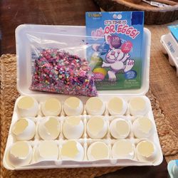Easter egg kits / Cascarones