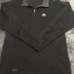 Nike ACG NikeFit black half zip performance pullover in men’s small, in great shape!  
