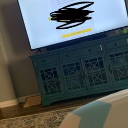 TV And stand Must Go Free