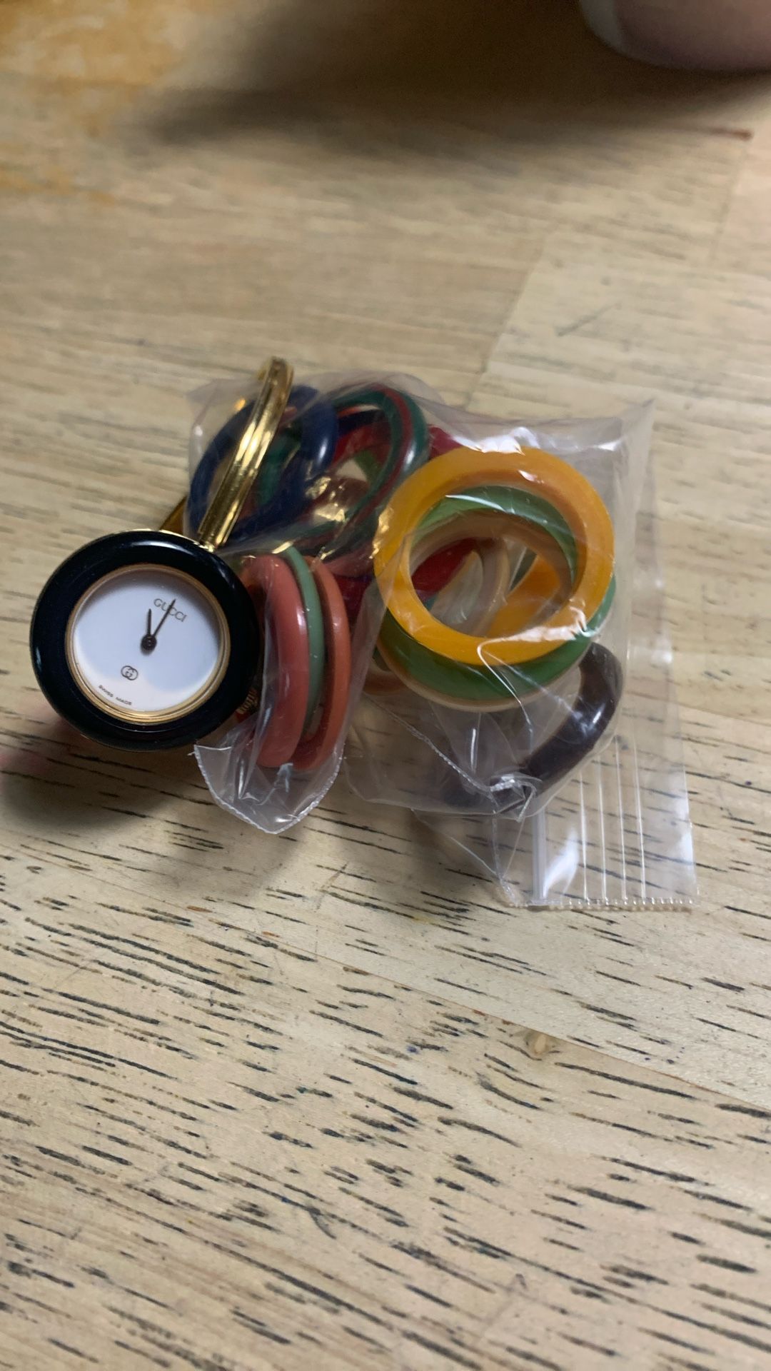 Watch with changeable color bands needs battery