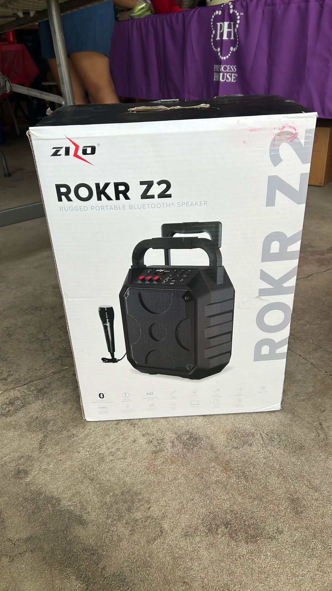 ROKR z22 Portable Bluetooth Speaker With Mic.