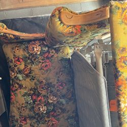 Floral Fold Out Couch / Full Bed 