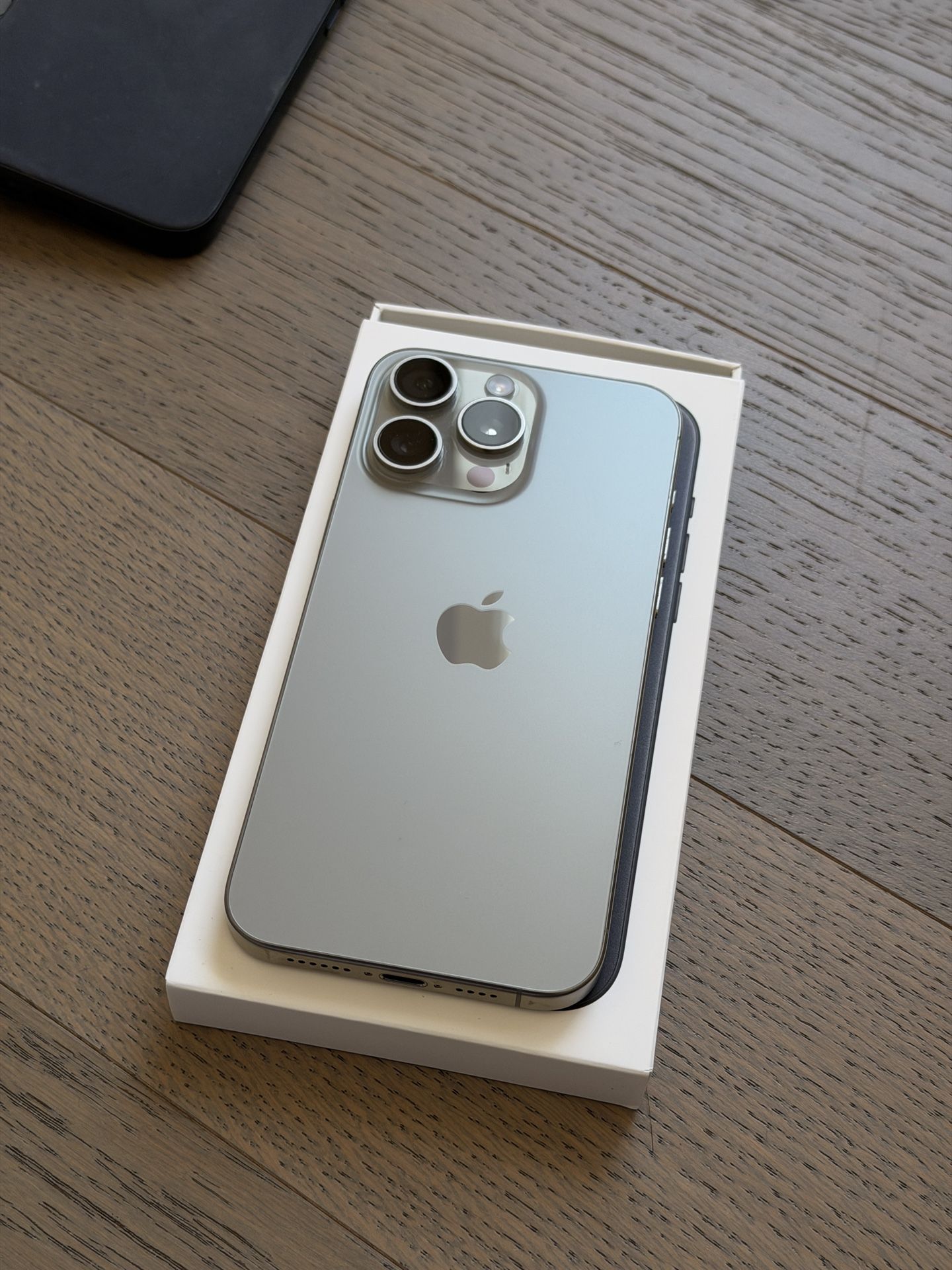 iPhone 15 Pro Max (512GB, Titanium)