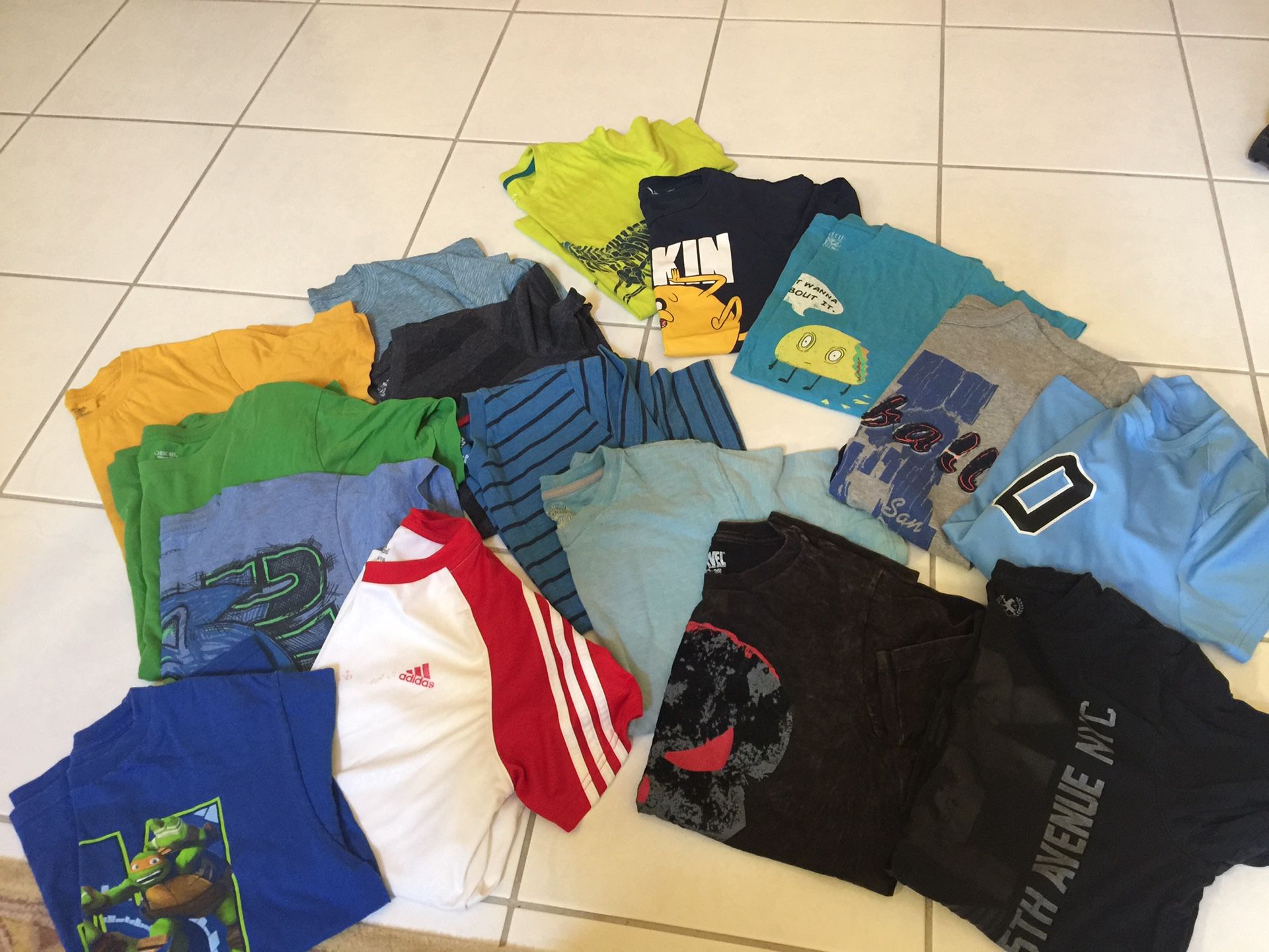 Boys clothes size 10/12 16pieces
