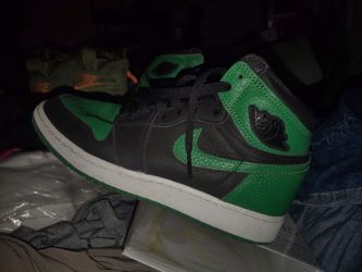 Air Jordan 1 High Black Green Sneakers
