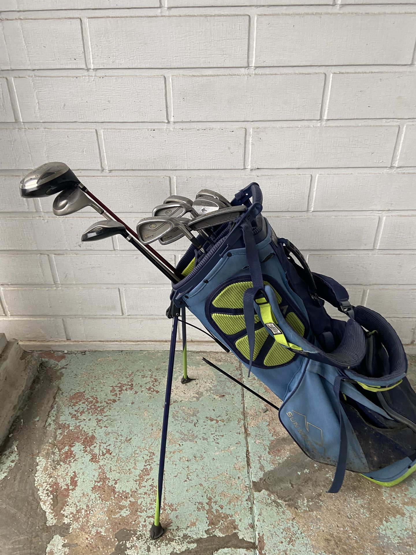 Cobra Full Set Golf Clubs With Bag In Great Condition for Sale in