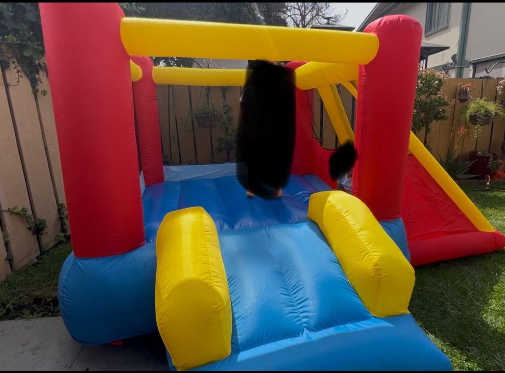 Little Tykes Jump House With Ball Pit