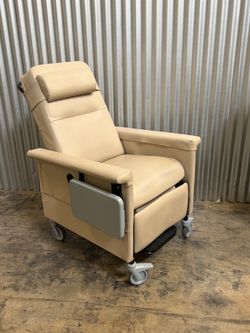 Big recliner for home care use