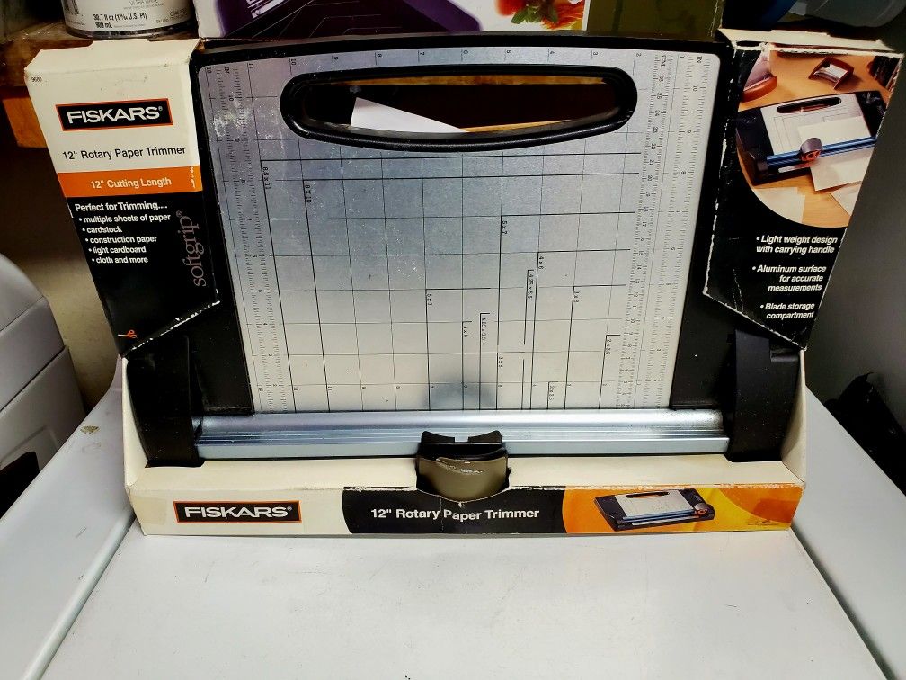 Fiskars 12" Rotary Paper Trimmer