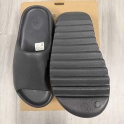 Yeezy Slides Onyx Black. Size 8,9,10