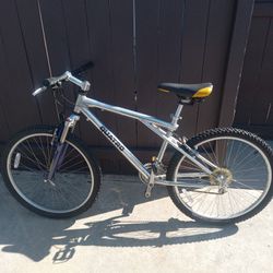 ALUMINUM MOUNTAIN BIKE.