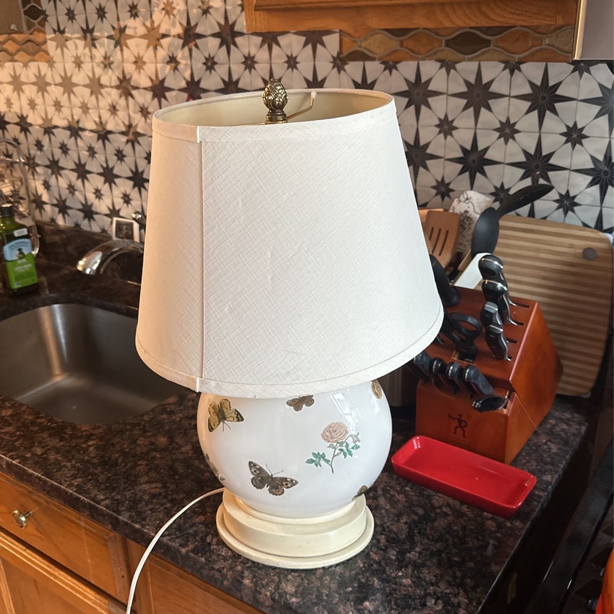 DECOUPAGE FLORAL LAMP