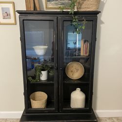 Black Hutch 