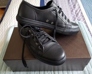 BLACK GUCCI SNEAKERS