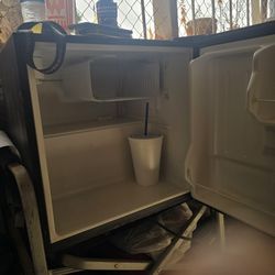 Black And Decker Mini Fridge