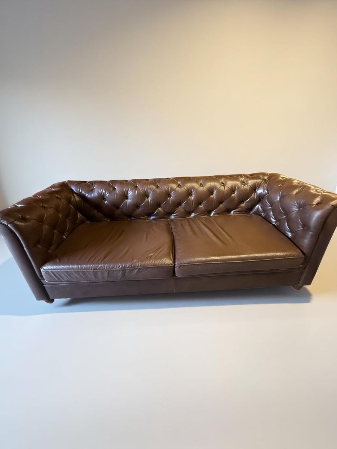 🛋 Pottery Barn Chesterfield Leather Couch 🚚 DELIVERY AVAILABLE