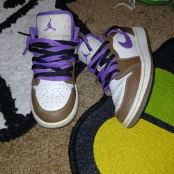 Jordan 1 palominos youth size 4.5 pretty good overall condition,got a lot of compliments off this one pair of shoes 