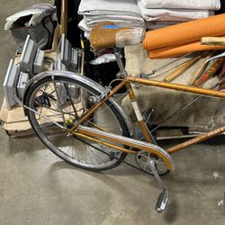 vintage Schwinn Traveler bicycle.