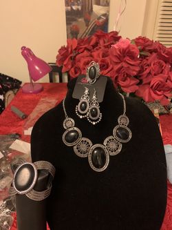 4pc set color silver with black stones