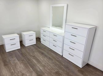 Dresser whit mirror, chest and 2 nightstands - Cómoda con espejo , Gavetero y 2 mesitas de noche
