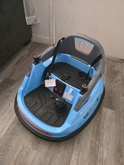 For sale $25 
Electric kids bumper car *(like new condition)* with original charger* Lights up* & Bluetooth sounds. Kids up to 6 years old & up to 65L