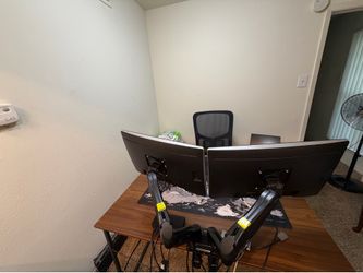 2 HP E222 Monitors