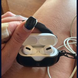 iPod Wirelesss Earphones With Case And Charger 