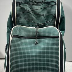 Unbranded green picnic/duffle bag with wheels