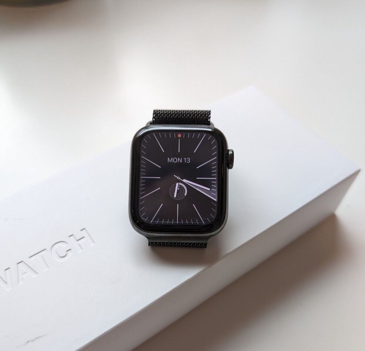 Apple Watch Series 6 44mm Titanium Edition - MINT