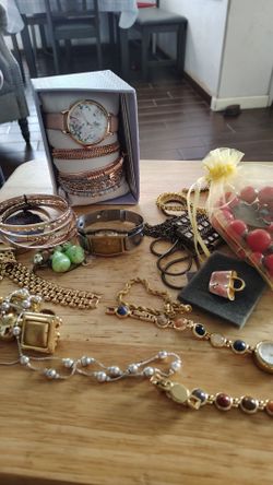 Buying Costume jewelry, please let me know,on your prices or bundle will buy