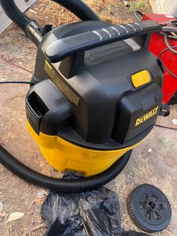 DeWalt vacuum cleaner