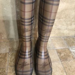 Authentic Burberry Rain Boots Size 6.5 , Like New