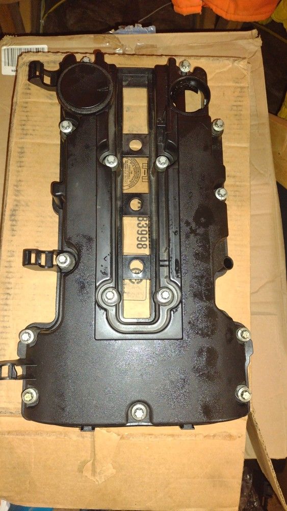 Chevy Cruze Valve Cover And Gasket.