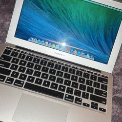 MACBOOK AIR!!