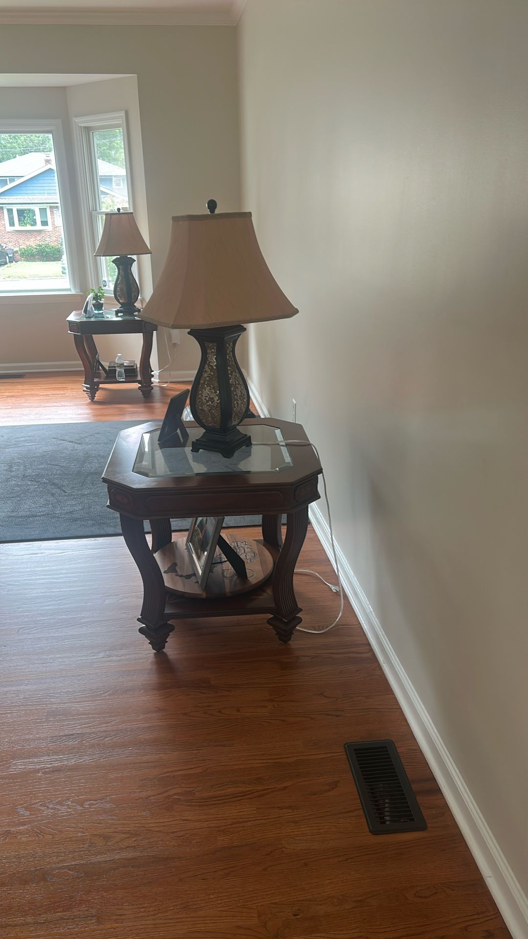 Living Room Set of 2 Lamps and End tables