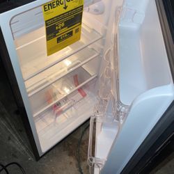Magic Chef 3.3 Cubic Ft Working Perfect Bent