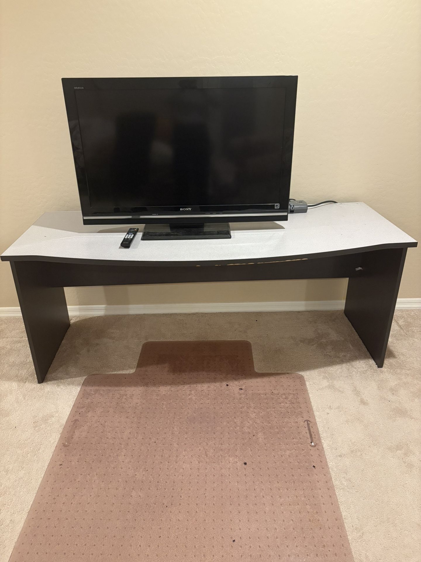 Computer Table 72x27x30in (Easily Disassembled)