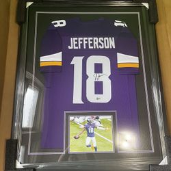 Justin Jefferson Signed Jersey(framed)