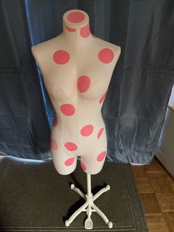 Women’s clothing mannequin