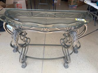 Sofia table