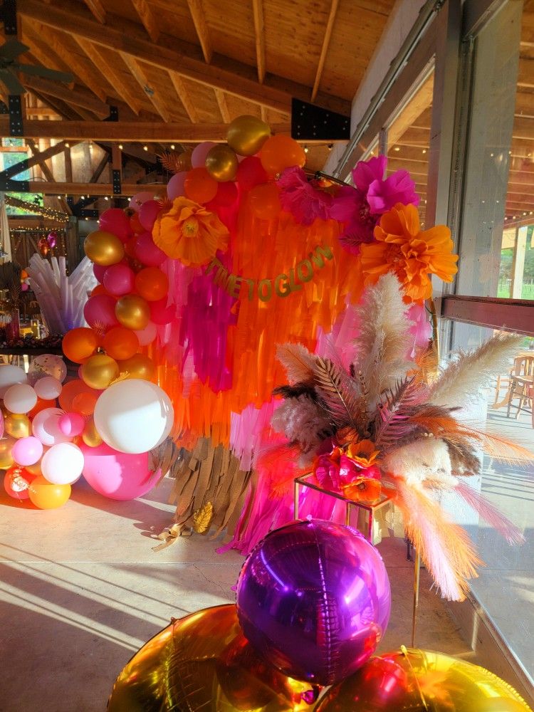 Sunset Fringe Round Backdrop 7 Ft...pinks ..orange..gold..Stunning In Person!For Weddings And Party's OF Any Kind