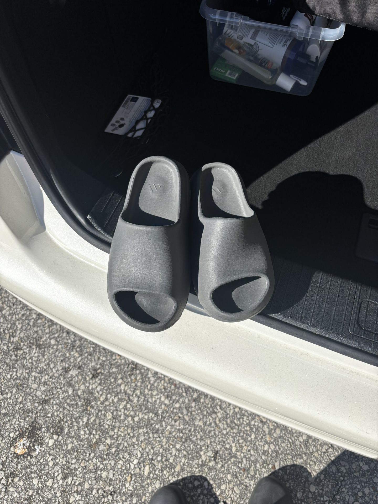 used yeezy slides size 6.5
