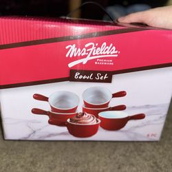 Mrs. Fields Bakeware Bowls: 6 count