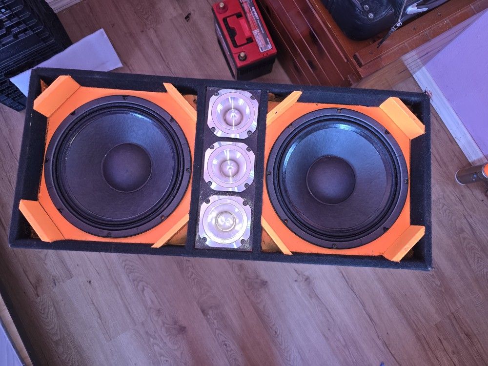 4000watts RMS 12" Eighteen Sound chuchero box with three DC Audio Pro Audio 4" Super Tweeter 50 Watts each tweeter
12W750 Program Power: 2500 W
Peak