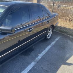 Great Running Classic BENZ E-320!!!!