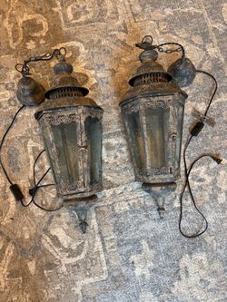 2 hanging lights