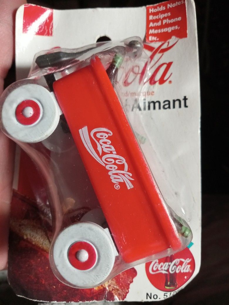 Vintage, Coca-Cola Wagon with Bottles and Ice Magnet, 1999 NIB