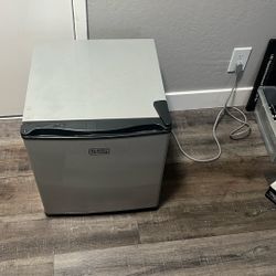 Black + Decker Refrigerator Compact Mini