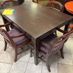 Table With 4 Chairs 